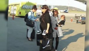 Kim Kardashian arrive en Grèce avec sa famille