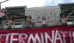 Les Femen narguent un rassemblement d'extrême droite