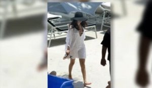 Selena Gomez profite du soleil en bikini à Miami