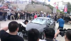 Un Chinois détruit sa Maserati Quattroporte
