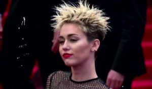 Miley Cyrus dit être très triste après l'attaque d'Amanda Bynes sur Twitter
