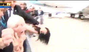 Deux Femen tentent de se jeter sur Hollande au Bourget - 21/06