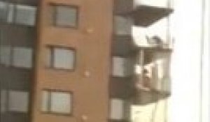 Il saute du toit d'un immeuble de 6 étages - Suicide raté?