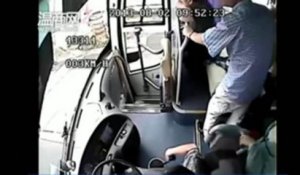 Accident de bus en Chine filmé de l'intérieur du véhicule