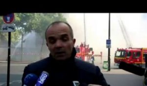 Spectaculaire incendie d'un chantier dans Paris