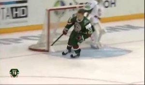 Hockey sur glace : Vladimir Tkachyov tourne quatre fois sur lui-même avant de marquer