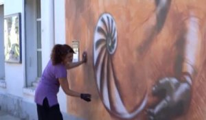 meru realisation d'une fresque murale à la Maison des associations