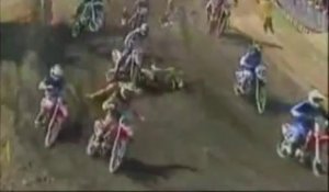 Compilation de Crash en Motocross! De la boue, du sang et de la taule froissée!