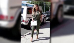Kim Kardashian porte une combinaison pour aller déjeuner avec Kourtney
