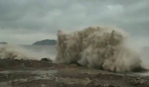 Vagues géantes de l'Ouragan Fitow en Chine!!