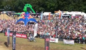 Finist'Air Show. Pilotes de motocross freestyle sur les bosses