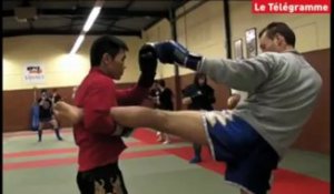 Vannes. Petite leçon de Boxe Thaï avec Xavier Bastard