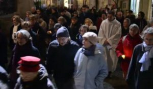 Vannes. Procession aux flambeaux : les chrétiens fêtent Marie