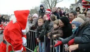 Vannes. Le Père Noël débarque au port devant des milliers d'enfants