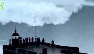 Carlos Burle Surfe la plus grande vague du monde, au Portugal - Nazaré 2013