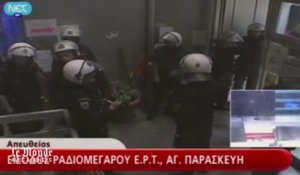 Grèce : la police évacue les locaux de l'ancienne télévision ERT