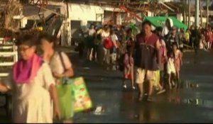 Aux Philippines, les rescapés du typhon s'organisent