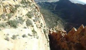 L'homme volant - Wing-suit dans un canyon de l'Utah! Impressionnant!