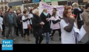 Une cinquantaine de sages-femmes auboises manifestent à Chalons