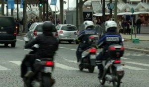 Champs-Elysées : la police recherche l'homme en fuite