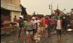 Tacloban: le déblayage prend du temps après le typhon Haiyan - 28/11