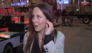 Il Se Retrouve Avec Le Bout Du Coton Tige Coince Dans L Oreille Sur Orange Videos