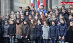 Saint-Brieuc.  Lycéens martyrs : l'hommage de Robert Badinter