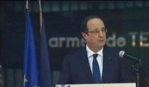 Centrafrique: Hommage de François Hollande aux deux soldats tués - 11/12