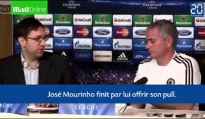 José Mourinho offre son pull à un interprète roumain