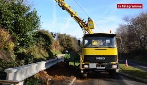 Moustéru. Chantier en cours pour remplacer un poteau ErDF cassé