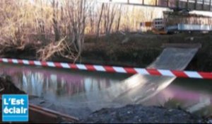 Une passerelle relie Saint-Julien à la Moline et Troyes