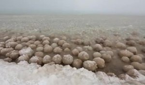 Boules de glace dans le lac Michigan