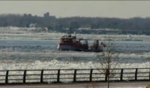 Les chutes du Niagara partiellement gelées