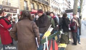 Paris : des chômeurs manifestent contre le pacte de responsabilité