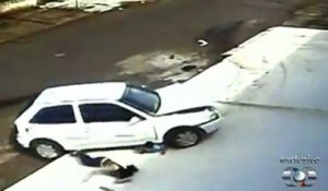 Incroyable : un enfant écrasé par une voiture se relève miraculeusement !