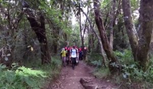 Déo, paraplégique sur les pentes du Kilimanjaro