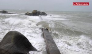 Plouescat (29). Tempête à Pors-Gwen