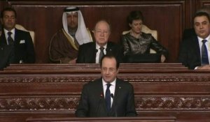 Selon Hollande, la Constitution tunisienne "peut servir d'exemple à d'autres pays"