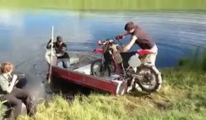 Un bateau motocross