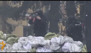 Kiev : les forces de l'ordre tirent avec des kalachnikov