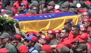 Un an après la mort de Chavez, le Venezuela est divisé
