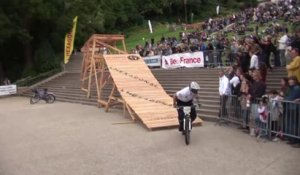 Policier à VTT chute lourdement à 2 reprises!