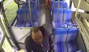 Un chauffeur de bus se fait massacrer par un passager!