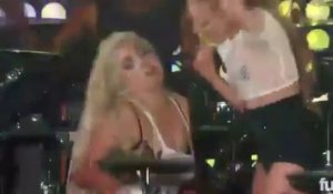 Lady Gaga se fait gerber dessus au SXSW... Chaud!