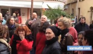 Manifestation contre le FN à Fréjus devant la permanence de Philippe Mougin