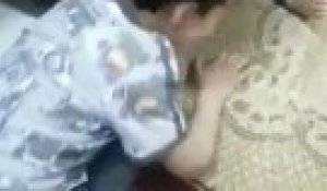 Quand Ton Bebe Te Fait Un Doigt Si Jeune Et Deja Malpoli Sur Orange Videos