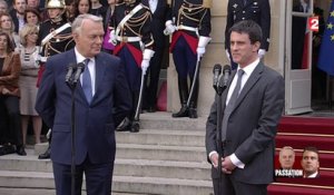 Passation de pouvoir Valls-Ayrault : "Nous sommes deux socialistes, deux républicains"