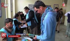 Défiant les talibans, les Afghans ont voté en nombre pour tourner la page Karzaï