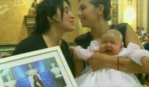 Un bébé de couple lesbien baptisé en Argentine