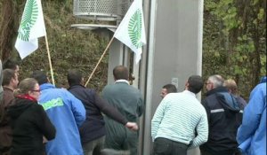 Ecotaxe: Les agriculteurs du Nord ont bloqué l'A2 pendant 2 heures